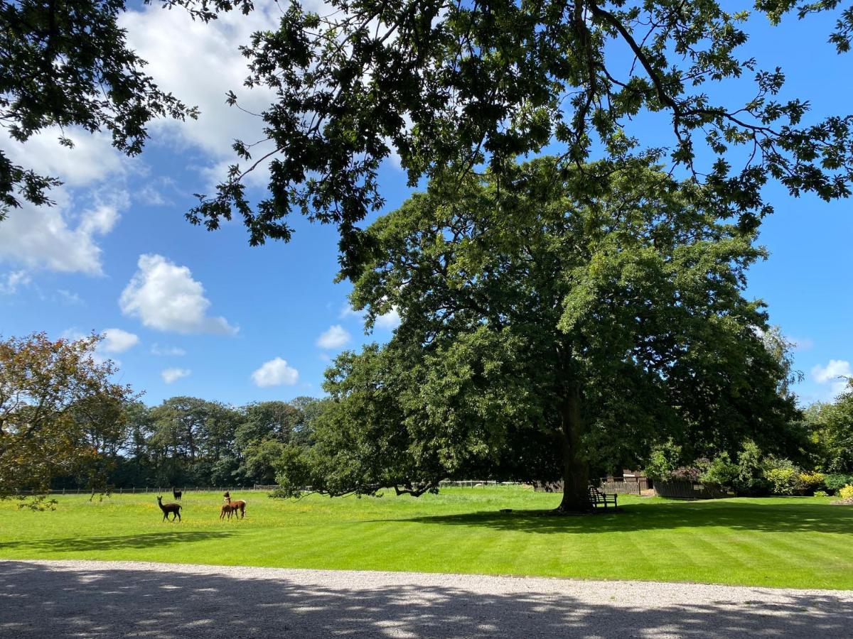 Singleton Lodge Country House Hotel Poulton-le-Fylde Екстериор снимка